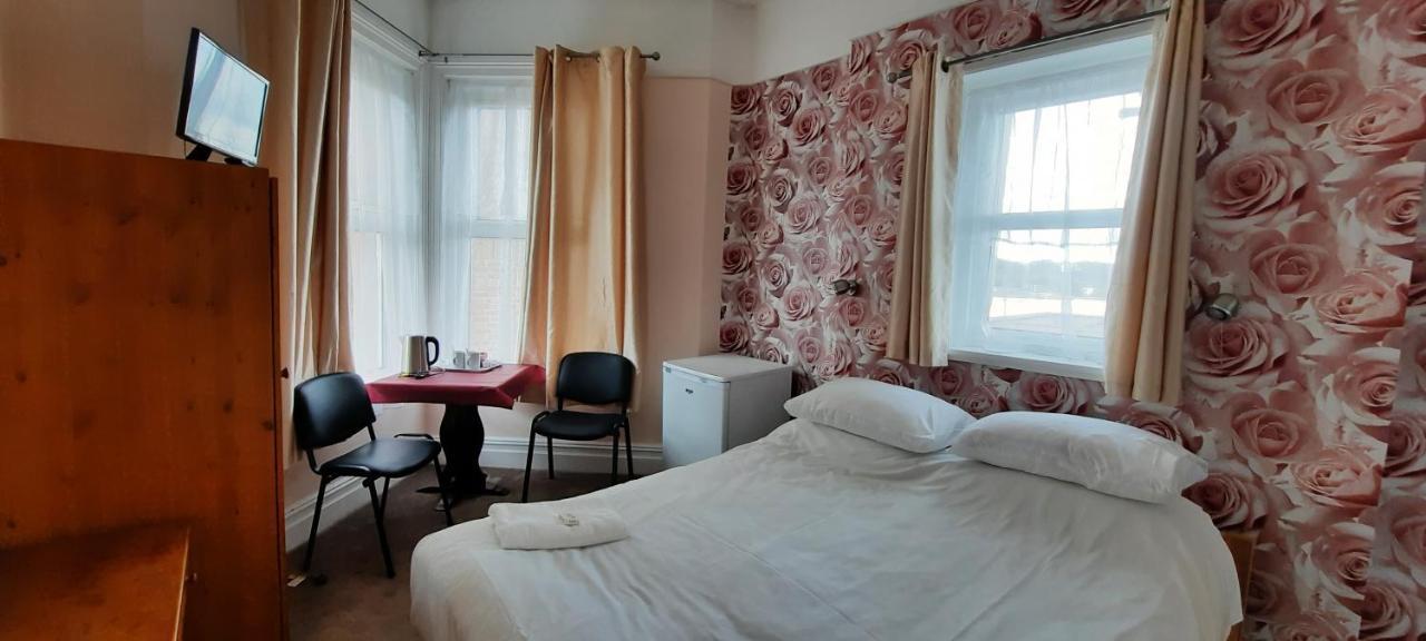 Dolphins Hotel Bournemouth Bagian luar foto