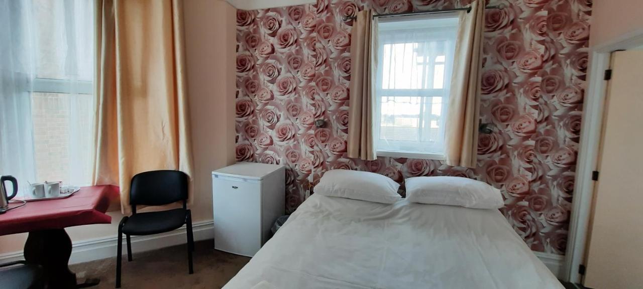 Dolphins Hotel Bournemouth Bagian luar foto