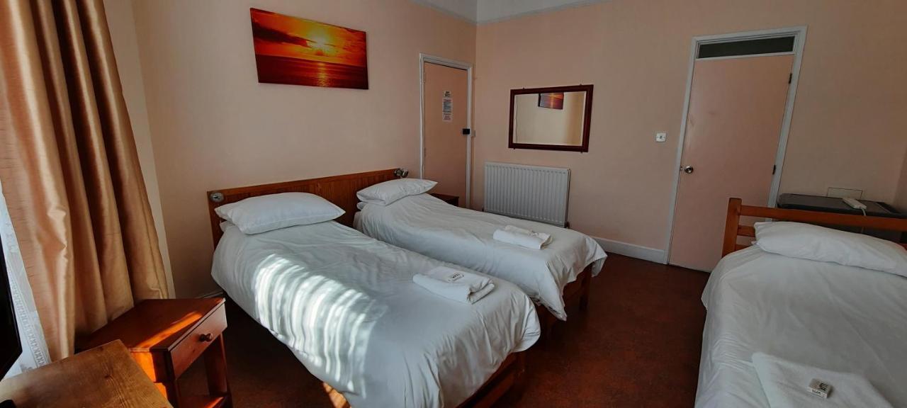 Dolphins Hotel Bournemouth Bagian luar foto