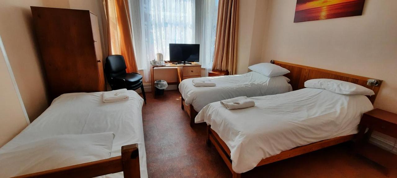 Dolphins Hotel Bournemouth Bagian luar foto